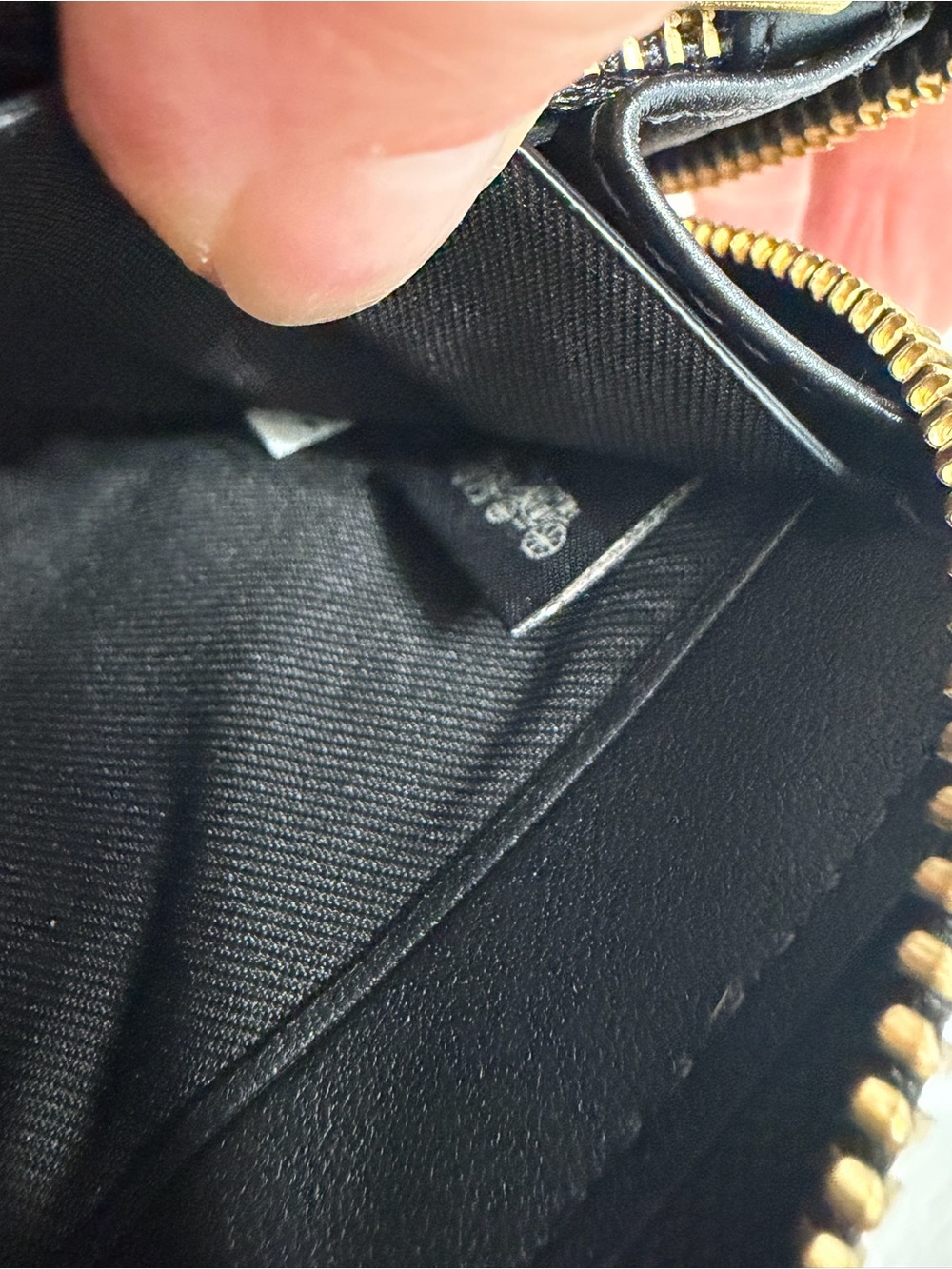 NWT COACH Essential Slim Accordion Zip Wallet in black leather brass hardware - Picture 4 of 7